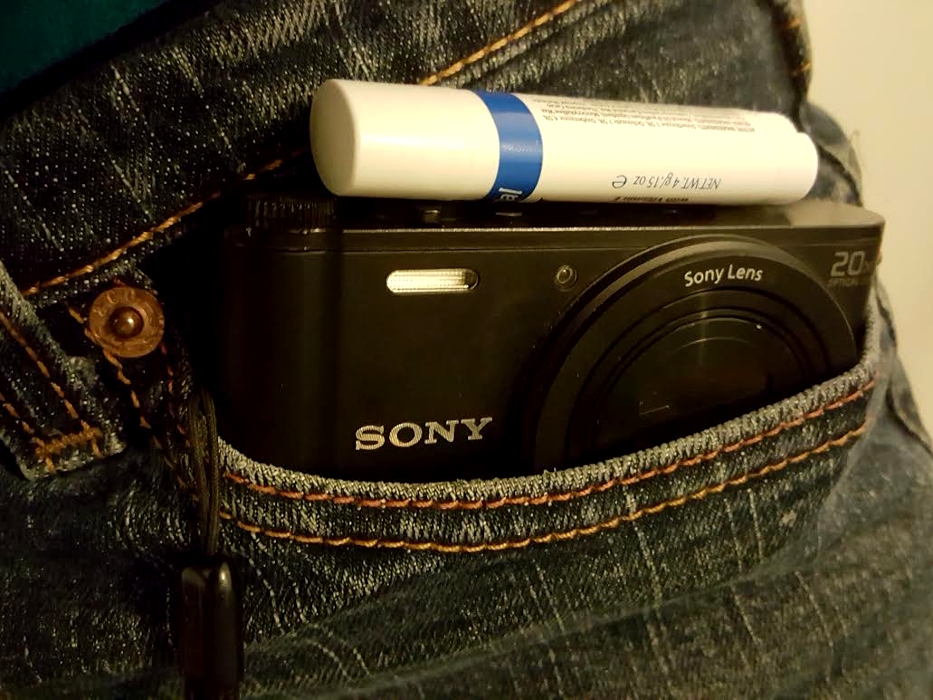 Camera Sony Cybershot WX350 fits into a pocket